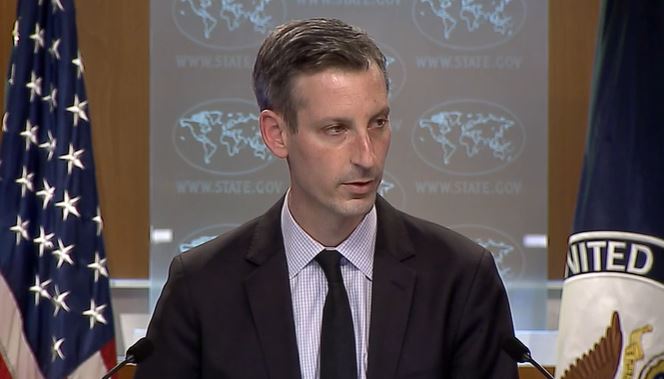 El portavoz del Departamento de Estados de EE.UU., Ned Price, en una conferencia de prensa el 9 de febrero de 2021. (Captura de imagen de vídeo del D. de Estado)