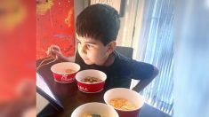 Mamá agradece a restaurante de Texas por aceptar un singular pedido del desayuno de su hijo autista