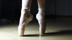 Joven brasileña nacida sin brazos logra convertirse en bailarina de ballet: “No siento que los necesite”