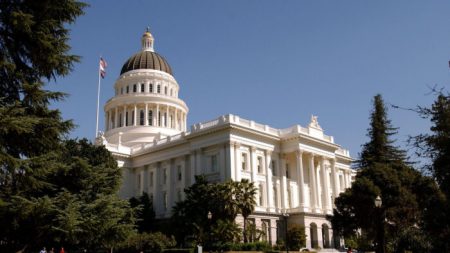 California puede aplicar la ley de neutralidad de la red, dictamina juez federal