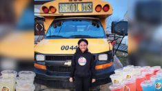 Niño emprendedor de 10 años compra autobús para convertir su puesto de limonada en camión de comida