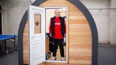 Exfutbolista convierte sus lujosas cabañas en refugios para ayudar a personas sin hogar