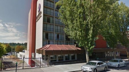 Arrestan al menos a 7 personas después de que activistas ocuparan un hotel del estado de Washington