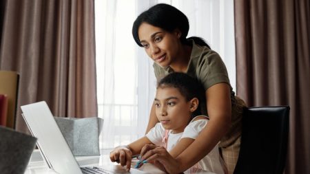 La educación de los padres no es un obstáculo para el éxito de la educación en casa, dice experto