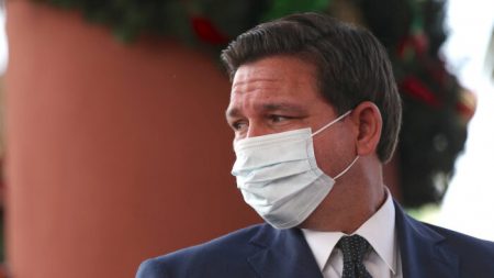 DeSantis: Presos de Florida no recibirán la vacuna contra la COVID-19 antes que los adultos mayores