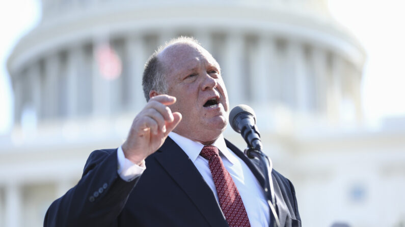 El exdirector interino de ICE, Tom Homan, en un evento fuera del edificio del Capitolio en Washington el 25 de septiembre de 2019. (Samira Bouaou/The Epoch Times)