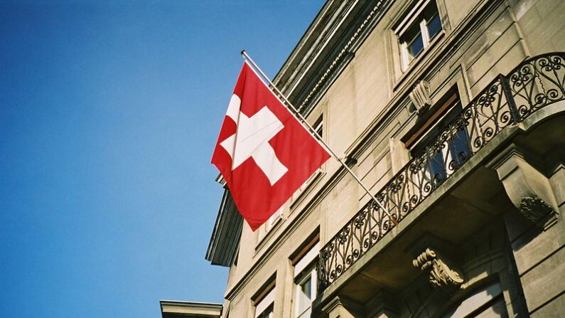La bandera suiza en Ginebra (Gideon/Flickr) (CC BY 2.0)