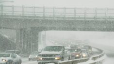 «Histórica» tormenta azota el oeste y obliga a cancelar miles de vuelos