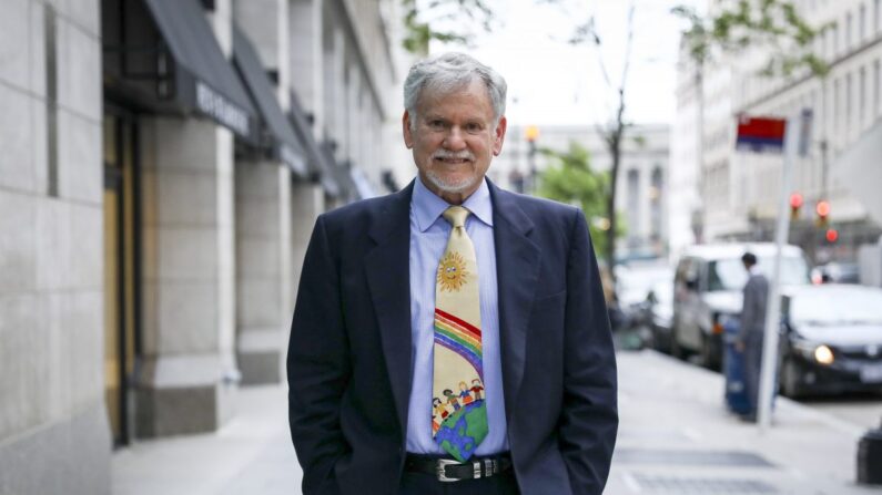 El Dr. Warren Farrell, coautor de "The Boy Crisis" en Washington el 27 de junio de 2019. (Samira Bouaou/The Epoch Times)