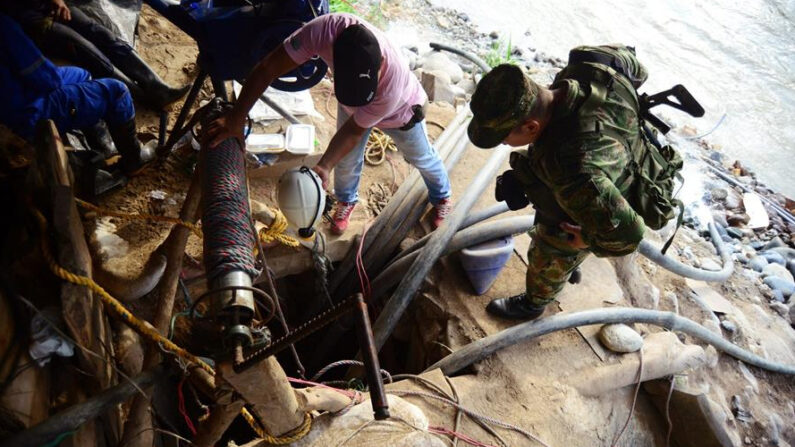 En la imagen el registro de un operativo de rescate en una mina en Colombia. EFE/Ernesto Guzmán/Archivo