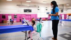 Escuelas de los Ángeles y sindicatos acuerdan abrir los colegios en abril