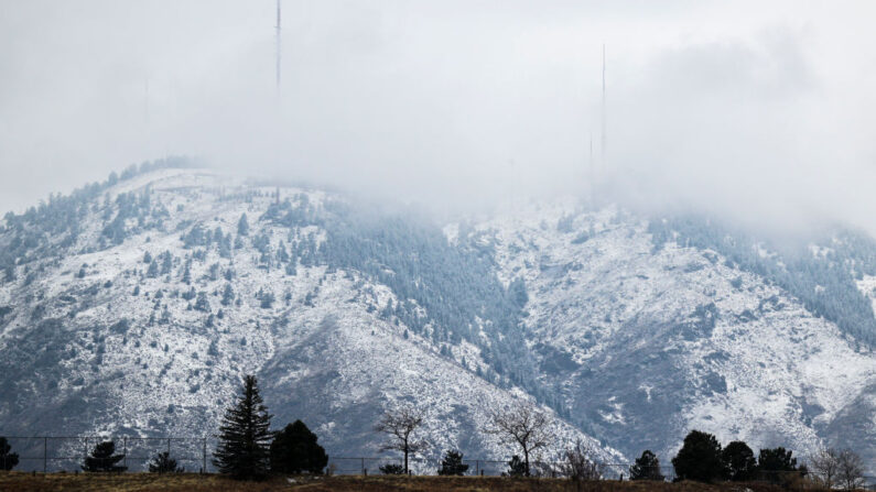 La nieve cubre las colinas antes de una tormenta invernal el 12 de marzo de 2021 en Golden, Colorado (EE.UU.). (Michael Ciaglo / Getty Images)