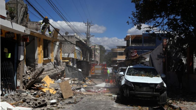 En una foto de archivo, vista de los daños tras la explosión de un tanque de gasolina en un establecimiento de alimentos en Quito, Ecuador, el 10 de octubre de 2020. (Cristina Vega Rhor / AFP a través de Getty Images)