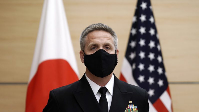 El almirante Philip S. Davidson, comandante del Comando Indo-Pacífico de EE. UU., en la oficina del primer ministro en Tokio, Japón, el 22 de octubre de 2020. (Eugene Hoshiko/POOL/AFP a través de Getty Images)