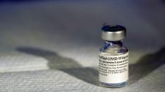 117 empleados presentan una demanda contra un hospital de Texas por exigirles la vacuna COVID-19