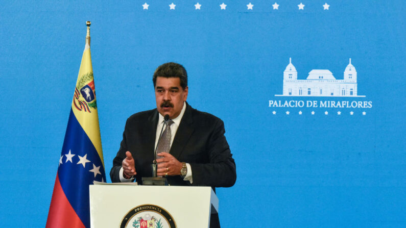 Nicolás Maduro, líder de Venezuela, hace gestos mientras habla en una conferencia de prensa en el Palacio de Miraflores el 17 de febrero de 2021 en Caracas, Venezuela. (Carolina Cabral / Getty Images)