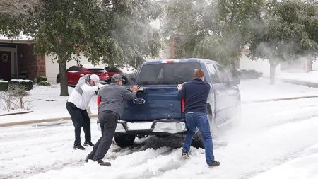 Texas demanda a compañía eléctrica por facturas elevadas durante tormenta de invierno