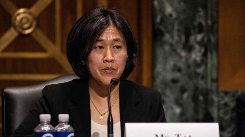 Katherine Tai, entonces nominada para Representante Comercial de EE. UU., testifica durante las audiencias del comité de Finanzas del Senado para examinar su nominación en Washington, el 25 de febrero de 2021. (Tasos Katopodis/POOL/AFP a través de Getty Images)