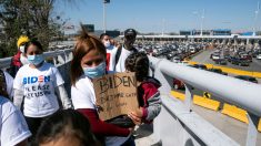 Gobierno de Biden prohíbe a funcionarios del DHS hablar con prensa sobre crisis en frontera: Breitbart