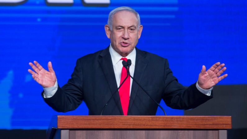 El primer ministro israelí, Benjamin Netanyahu, habla en el partido Likud después del evento de votación el 24 de marzo de 2021 en Jerusalén, Israel. (Amir Levy / Getty Images)