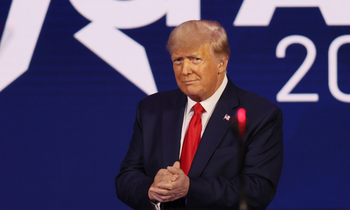 El expresidente Donald Trump se dirige a la Conferencia de Acción Política Conservadora celebrada en el Hyatt Regency de Orlando, Florida, el 28 de febrero de 2021. (Joe Raedle/Getty Images)