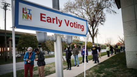 Gobernadora de Iowa firma proyecto de ley que limita el voto ausente y anticipado