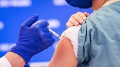 Más de 100 personas totalmente vacunadas en el estado de Washington dieron positivo a COVID-19