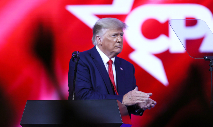 El expresidente Donald Trump se dirige a la Conferencia de Acción Política Conservadora (CPAC) celebrada en el Hyatt Regency de Orlando, Florida, el 28 de febrero de 2021. (Joe Raedle/Getty Images)
