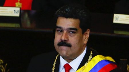 Amenazan a locutor que entrevistó a artista que cobró $60,000 por cantar en fiesta de Maduro