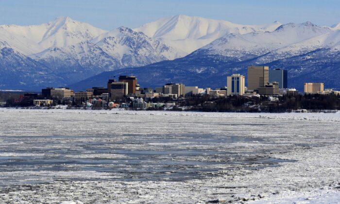 Una vista de Anchorage, Alaska. (David Mark/Pixabay)