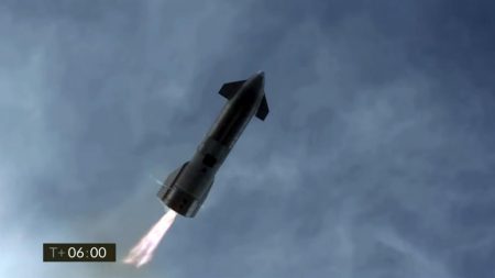 El Starship de SpaceX aterriza con éxito, pero vuelve a estallar