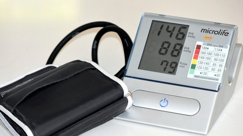 Tener un dispositivo de control de la presión arterial en casa puede ayudarle a controlar su presión arterial. Imagen ilustrativa. (Peter Holmes / Pixabay)