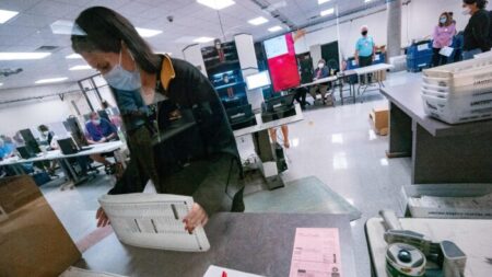 Senado de Arizona ordena recuento manual de 2.1 M de boletas de las elecciones presidenciales de 2020