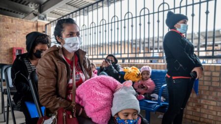 Alcalde de Texas: Situación fronteriza «no es una crisis» para la ciudad en este momento