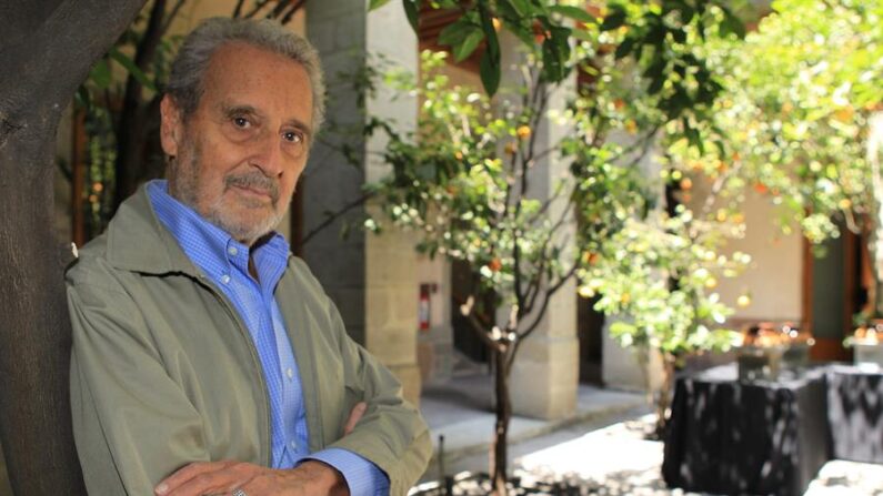 El pintor y escultor Vicente Rojo posa durante una entrevista con Efe el 26 de marzo de 2015, en Ciudad de México (México). EFE/Mario Guzmán/Archivo