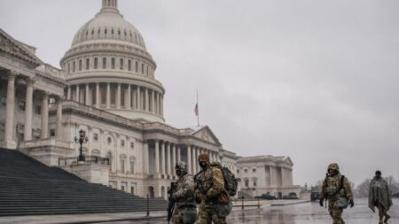 Marine advierte al Congreso de clasificación de cristianos en el ejército como «extremistas religiosos»