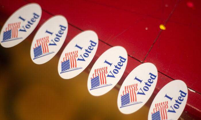 Etiquetas "Yo voté" en Austin, Texas, el 3 de noviembre de 2020. (Montinique Monroe/Getty Images)