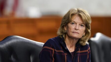 Murkowski y Tshibaka avanzan a las elecciones generales de noviembre en Alaska