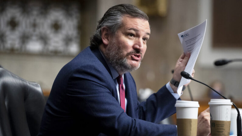 El senador Ted Cruz (R-Texas) habla en una audiencia del Comité de Relaciones Exteriores del Senado en Washington el 27 de enero de 2021. (Michael Reynolds-Pool/Getty Images)
