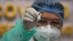 Hombre desarrolla fiebre y erupciones después de recibir la vacuna COVID-19 fabricada en China