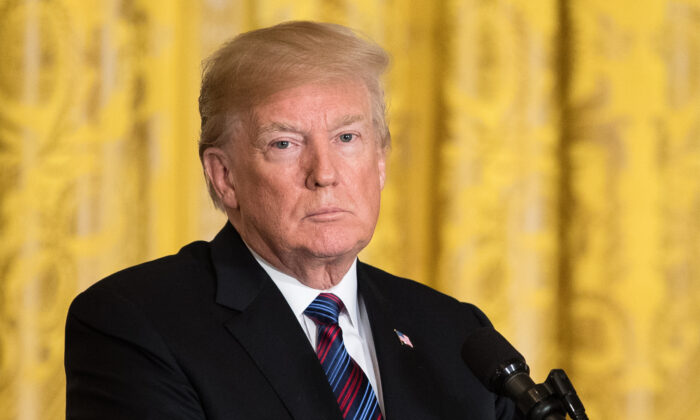 El entonces presidente Donald Trump ofrece una conferencia de prensa en la Casa Blanca el 3 de abril de 2018. (Samira Bouaou/The Epoch Times)