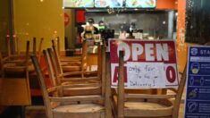 Ciudad de California valla restaurante que desafía restricciones del virus del PCCh