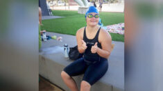 Nadadora con síndrome de Down bate récord mundial por más de 6 segundos sin darse cuenta