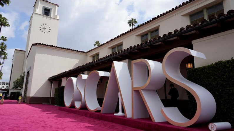 Vista de la alfombra roja de los premios Óscar en Union Station, Los Ángeles, el 25 de abril de 2021. EFE/Chris Pizzello/POOL