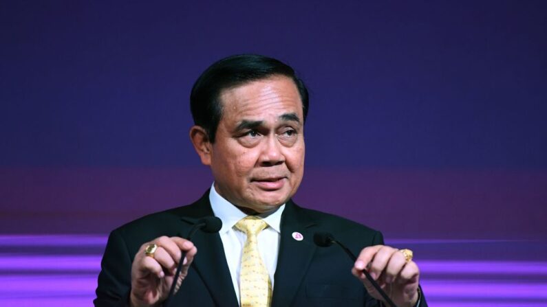 El primer ministro tailandés, Prayut Chan-O-Cha, habla en un foro empresarial al margen de la 33ª cumbre de la Asociación de Naciones del Sudeste Asiático (ASEAN) en Singapur, el 13 de noviembre de 2018. (Lillian Suwanrumpha/AFP vía Getty Images)