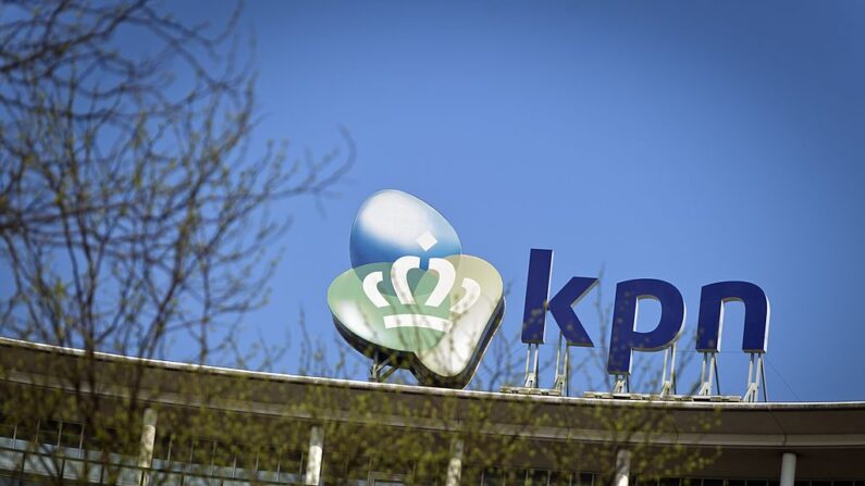 El logotipo de la empresa de telecomunicaciones holandesa KPN en su sede el 21 de abril de 2011 en La Haya. (VALERIE KUYPERS/AFP vía Getty Images)