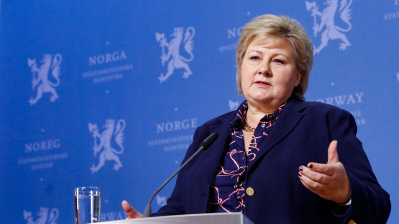 La primera ministra de Noruega, Erna Solberg, habla durante una conferencia de prensa el 20 de enero de 2020 en Oslo, Noruega. (Terje Bendiksby / NTB Scanpix / AFP vía Getty Images)