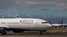 Delta ofrece 10,000 dólares a viajeros por cambiar un vuelo sobrevendido