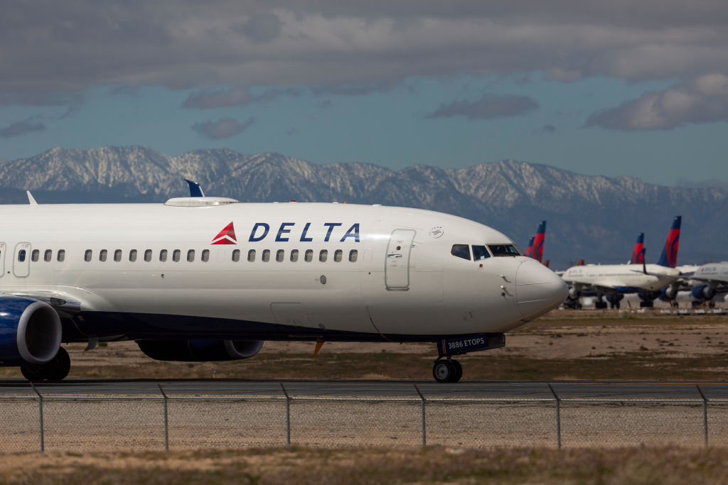 Delta ofrece 10,000 dólares a viajeros por cambiar un vuelo sobrevendido