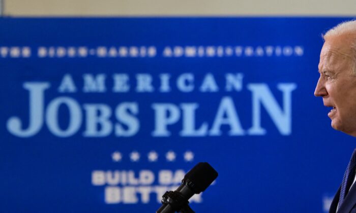 El presidente Joe Biden habla en Pittsburgh, Pensilvania, el 31 de marzo de 2021. (Jim Watson/AFP a través de Getty Images)